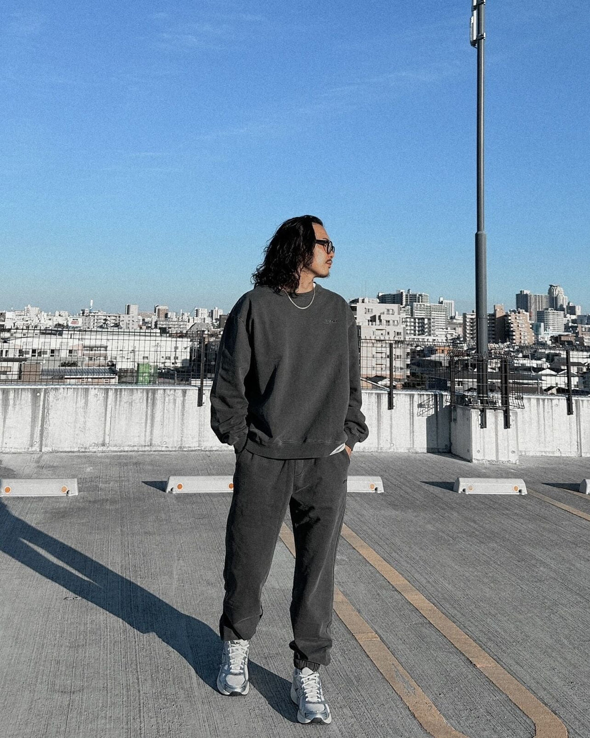 Heavy weight pigment crew neck sweat