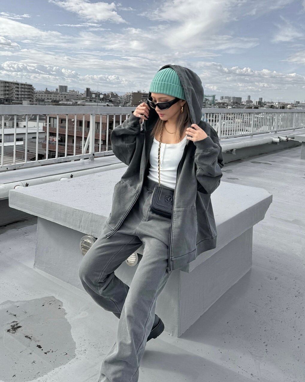 Heavy weight pigment zip parker