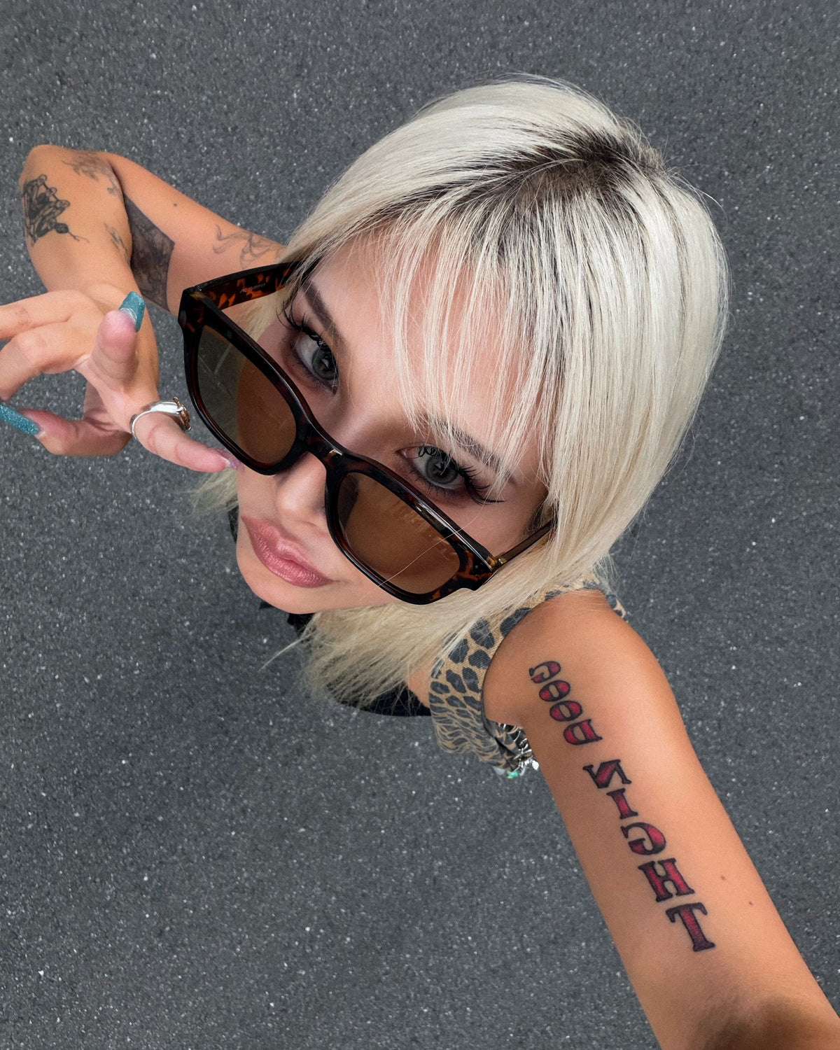 調光・偏光レンズ搭載 square wide sunglasses